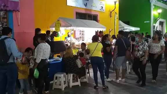 Reyes Magos abarrotan el Tianguis esta noche en Campeche Reyes Magos abarrotan el Tianguis esta noche en Campeche
