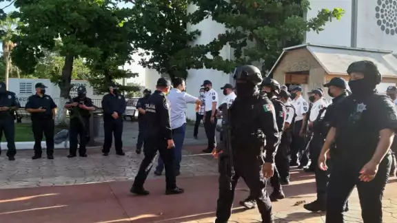 Los policías de Cozumel alegan que antes, enviaban a sanitizar las patrullas dos veces al día, acción que se dejó de hacer Los policías de Cozumel alegan que antes, enviaban a sanitizar las patrullas dos veces al día, acción que se dejó de hacer