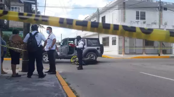 La motociclista fue llevada a un hospital en Cozumel para su atención médica tras el accidente causado por la mujer extranjera La motociclista fue llevada a un hospital en Cozumel para su atención médica tras el accidente causado por la mujer extranjera