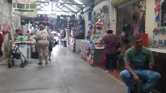 En el mercado municipal de Cozumel se ve la poca afluencia de personas a comprar productos En el mercado municipal de Cozumel se ve la poca afluencia de personas a comprar productos