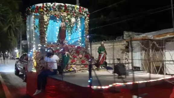 Desde el medio día del sábado y hasta minutos antes de la media noche de ese mismo día, partieron desde la parroquia de Guadalupe, para cumplir con su promesa anual