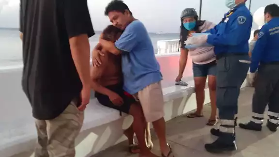 Fue la embarcación Zully Jesús, con pescadores a bordo, quienes localizaron al "pecas" Fue la embarcación Zully Jesús, con pescadores a bordo, quienes localizaron al "pecas"