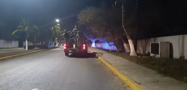 Las autoridades acudieron a la zona para asegurar la tela