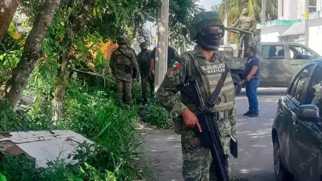 Encuentran artefactos explosivos dentro de una bolsa en un área verde de Cozumel