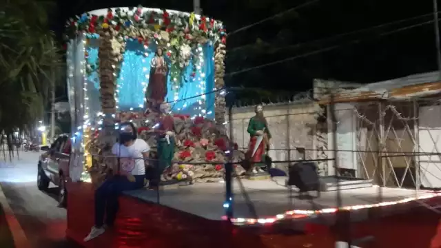 Desde el medio día del sábado y hasta minutos antes de la media noche de ese mismo día, partieron desde la parroquia de Guadalupe, para cumplir con su promesa anual