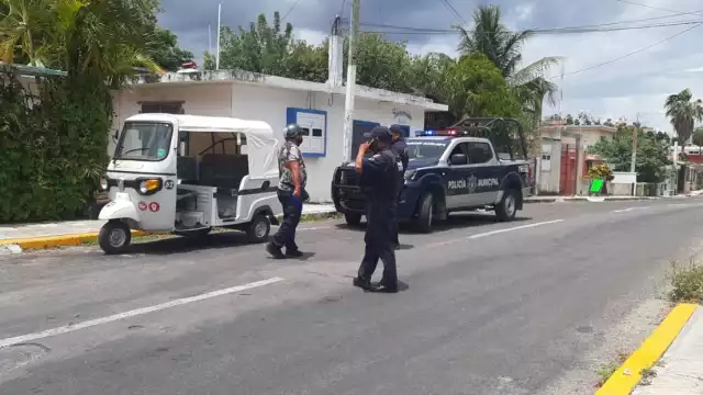 Hace unos días un mototaxista, que antes fungía como policía, fue descubierto con una bolsita de droga