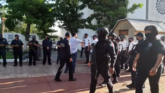 Los policías de Cozumel alegan que antes, enviaban a sanitizar las patrullas dos veces al día, acción que se dejó de hacer