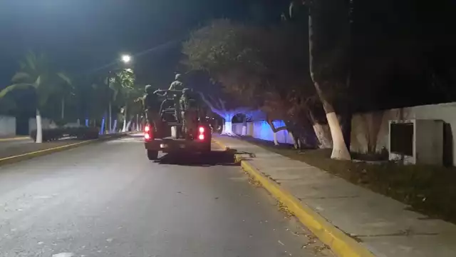 Las autoridades acudieron a la zona para asegurar la tela