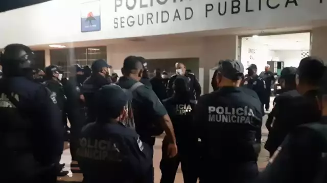 Los elementos policiacos de Cozumel no se presentaron a sus lugares de trabajo dentro del evento Iron Man para manifestarse