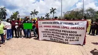 Llegaron con una lona y pancartas en mano