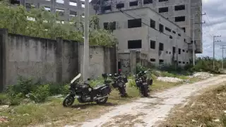 EL joven llegó al último piso e intentó arrojarse, según versión de los vecinos