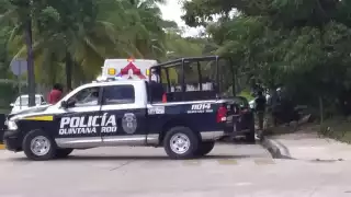 Conductor atropella a dos motociclistas e intenta huir en Chetumal