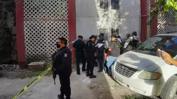 Elementos policiacos acordonaron el lugar Elementos policiacos acordonaron el lugar