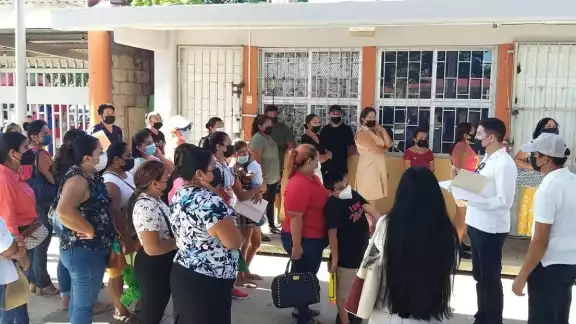 Centros educativos de sectores como Renovación o San Nicolás reportan que no tienen espacio para ningún estudiante más Centros educativos de sectores como Renovación o San Nicolás reportan que no tienen espacio para ningún estudiante más