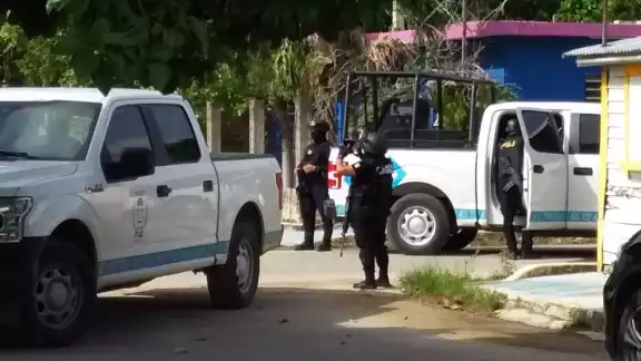 Detienen a dos hombres y aseguran droga tras cateo en Chetumal