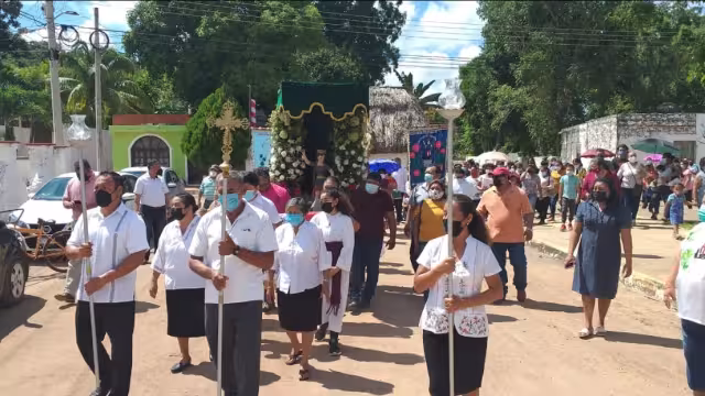 Familiares y amigos marcharon esta tarde sobre la avenida Primero de Julio hasta el Palacio Municipal