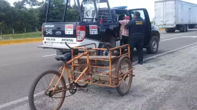 El hombre viajaba a bordo de su triciclo con rumbo desconocido