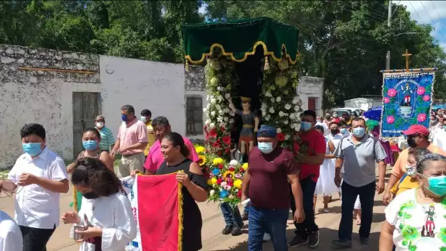 La procesión se realizó en agradecimiento por las cosechas y le piden protección y guardia