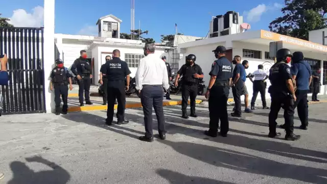 Los agentes policiacos enviaron una serie de peticiones