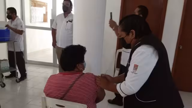 Las vacunas fueron puestas por personal médico, enfermería del centro de Salud de Tenabo