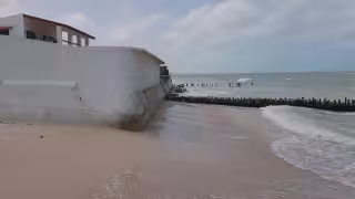 Mar se come a Chelem: erosión costera en Yucatán destruye playas y afecta viviendas