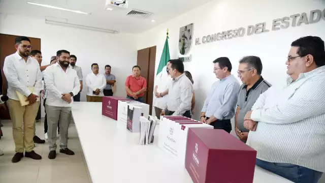 El Gobierno entrega el Paquete Económico 2025 con un enfoque social para combatir la desigualdad