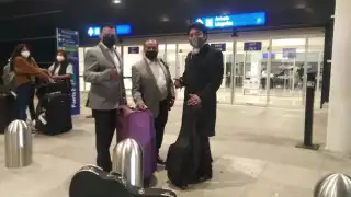 Los pasajeros durmieron en el aeropuerto de Mérida, pues les indicaron una hora aproximada de salida que no se cumplió