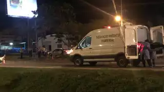 Un motociclista fue atropellado por un auto que no respetó el alto bajando el puente de Tixkokob