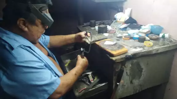 Mencionó que hasta los joyeros afiliados a la Cámara del ramo que llegaron a sumar más de 100, casi todos se dieron baja Mencionó que hasta los joyeros afiliados a la Cámara del ramo que llegaron a sumar más de 100, casi todos se dieron baja