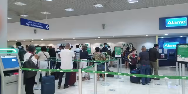 El primer vuelo aterrizará cerca de aproximadamente  20 minutos antes de su hora programada