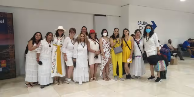 Las mujeres se reunieron para realizar la ceremonia de la cosecha para luego trasladarse a Uxmal