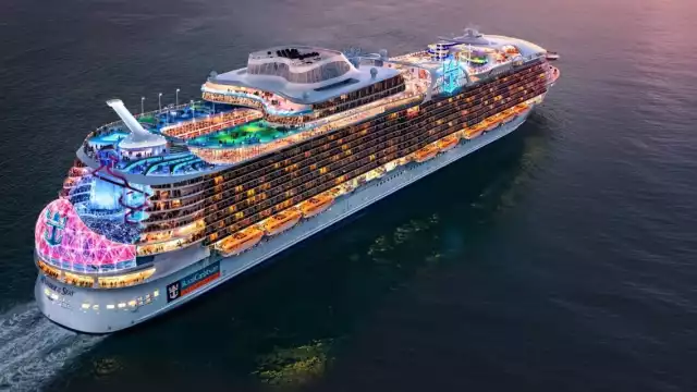 El crucero tiene una capacidad para cerca de 7 mil pasajeros más 2 mil tripulantes