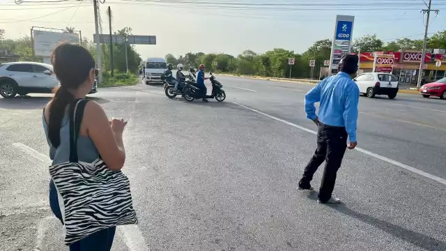 Pobladores usan el tramo Mérida-Tizimín para ingresar a la ciudad, mientras arriesgan su integridad