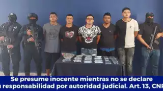 Al menos cinco personas fueron detenidas; fueron sorprendidos con diversas dosis de droga, motivo por el que fueron turnadas a la FGE