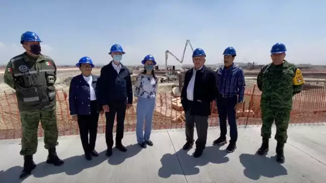 AMLO supervisa obras del AIFA