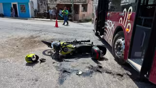 Motociclista queda grave tras chocar contra con camión Ko'ox en Lerma, Campeche