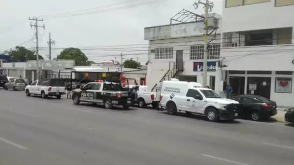 Al lugar llegaron peritos de la Fiscalía General del Estado (FGE), quienes trasladaron el cuerpo del infortunado al Servicio Médico Forense (SEMEFO). Al lugar llegaron peritos de la Fiscalía General del Estado (FGE), quienes trasladaron el cuerpo del infortunado al Servicio Médico Forense (SEMEFO).