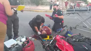 La mujer acabó tendida en el pavimento con heridas de gravedad, testigos intentaron ayudarla, pero según indicaron la mujer se encontraba en estado de ebriedad