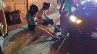 Dos jóvenes lesionados tras derrapar en motocicleta en la colonia Aviación de Ciudad del Carmen