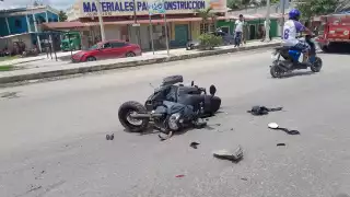 Conductor arrolla a motociclista en Escárcega y se da a la fuga