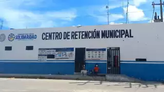 Detienen a tabasqueña con varias bolsitas con drogas en Playa del Carmen