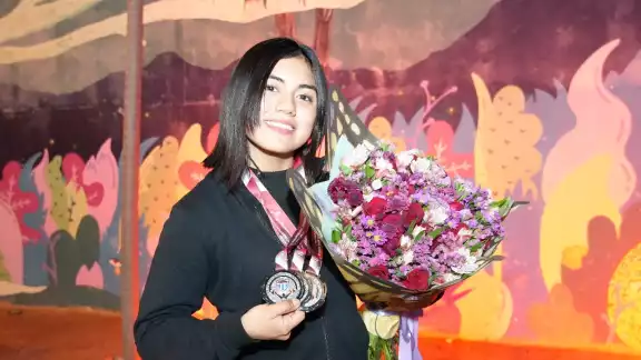 Kenia May Dzul cosecha medallas en competencia internacional de levantamiento de pesas Kenia May Dzul cosecha medallas en competencia internacional de levantamiento de pesas
