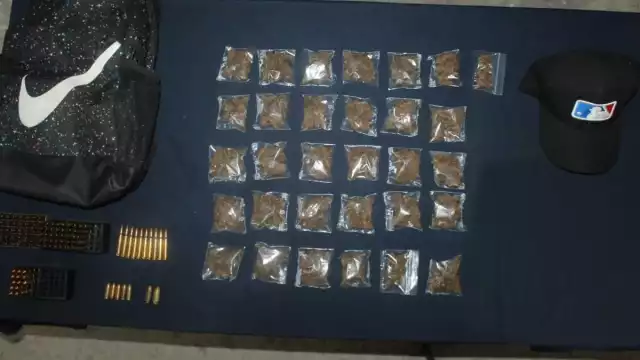 Ambos fueron detenidos y puestos a disposición de las autoridades correspondientes junto con el material encontrado