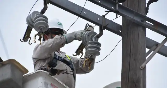 Falsos empleados de la CFE operan en Paseos de Opichén; exigían 12 mil pesos