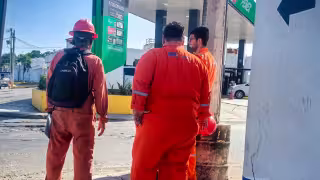 Trabajadores petroleros denuncian recortes salariales y mayor carga laboral en Ciudad del Carmen
