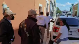 La mujer tuvo que ser auxiliada por elementos de la policía