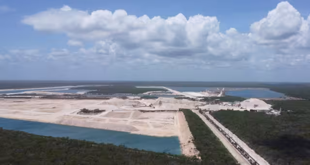 En Estados Unidos, Legacy Vulcan también enfrenta varios demandas judiciales por daños ambientales en algunos de los Estados donde tiene presencia.