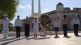 En la Plaza de la Republica de San Francisco de Campeche