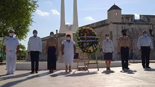 En la Plaza de la Republica de San Francisco de Campeche