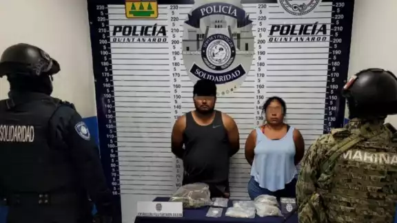 La pareja tenía 40 bolsitas de drogas en su poder